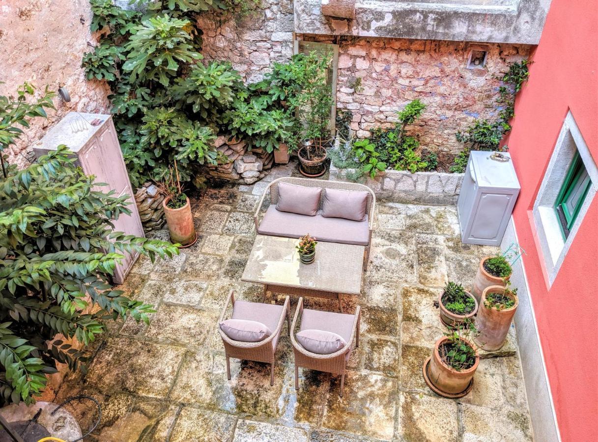 Private Courtyard Medieval Stone Home In Old Town Rovinj Exterior foto
